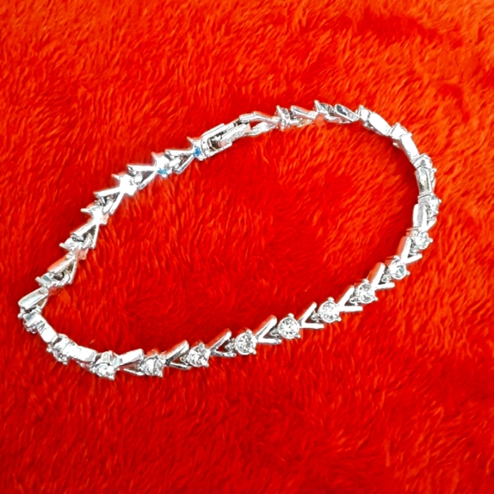 💕CUTE💕NEW Avon Tennis Bracelet